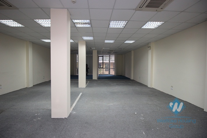 Nice & modern office for rent in Hoan Kiem district near Vincom centre Ba Trieu